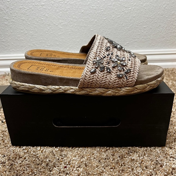New in Box Shu Shop Tan Jeweled Slide Espadrille - Picture 2 of 6